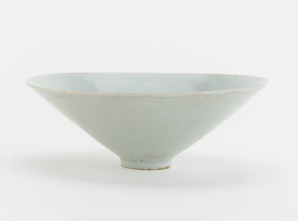 Skål med formpressad design av Fenix och blommor, c.1200 (keramik) av Southern Song Dynasty Chinese School