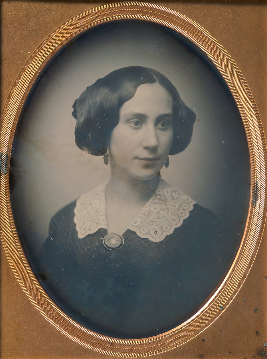 Ung kvinna som bär spetskrage och brosch, 1850-talet. av Southworth and Hawes.