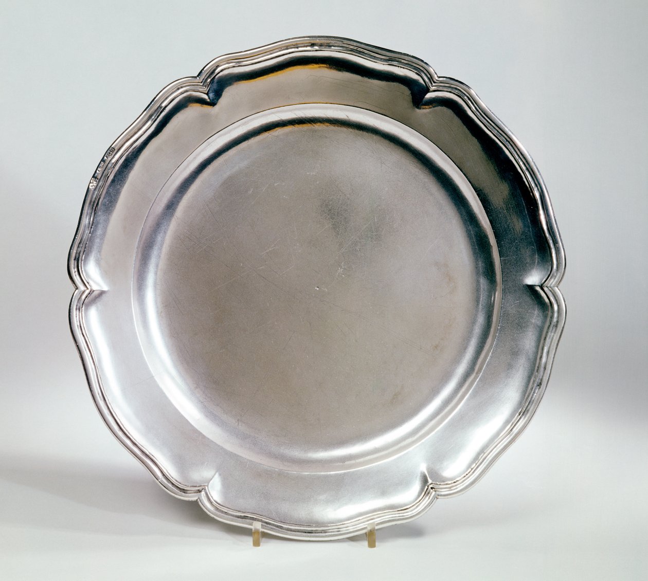 Grunt fat, spanskt, 1736 (silver) av Spanish School