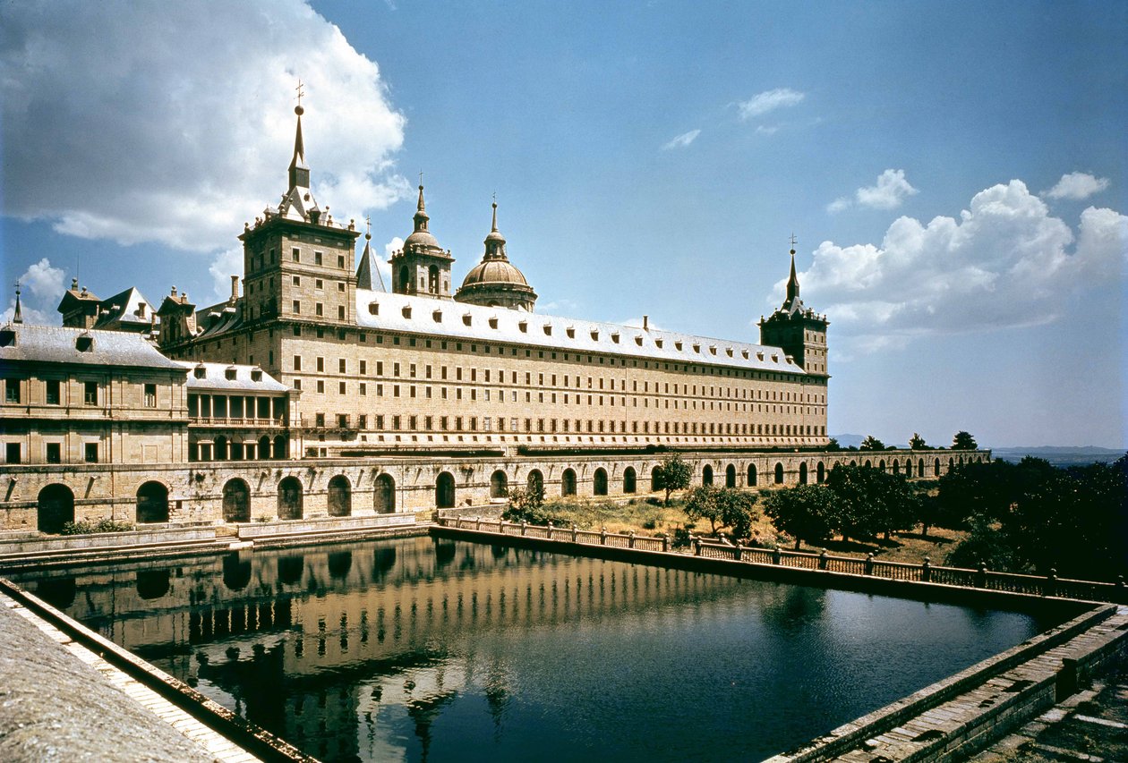 Escorial-klostret, designat av Juan Bautista de Toledo och Juan de Herrera, 1563-84 av Spanish School