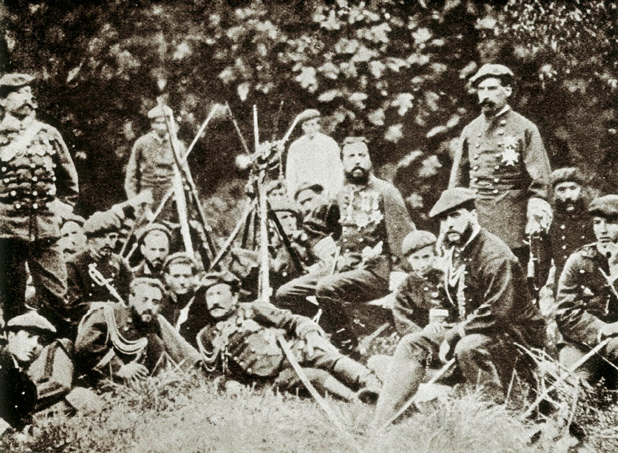 3:e Carlistkriget (1872-1876): tronpretendent i Spanien Charles de Bourbon (1848-1909) (Carlos Maria de Borbon y Austria-Este eller Charles VII), hertig av Madrid, omgiven av sina försvarare. Foto ca 1872-1876 av Spanish Photographer