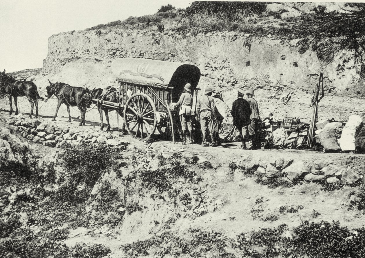 Lastar av en vagn med skjutvapen för att bestiga Dersa Hills, Tetouan, Marocko av Spanish Photographer