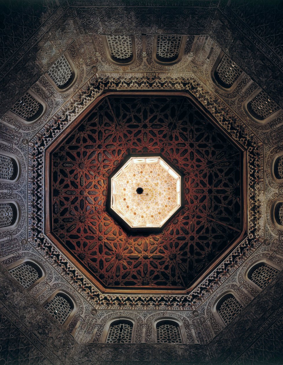 Taket på Madrasa i Granada, Spanien, byggt 1349 (foto) av Spanish School