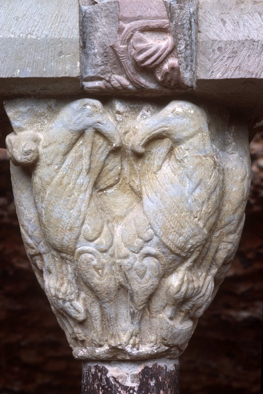 Detalj av en arkadhuvudstad med skulptur av två fåglar (foto) av Spanish School