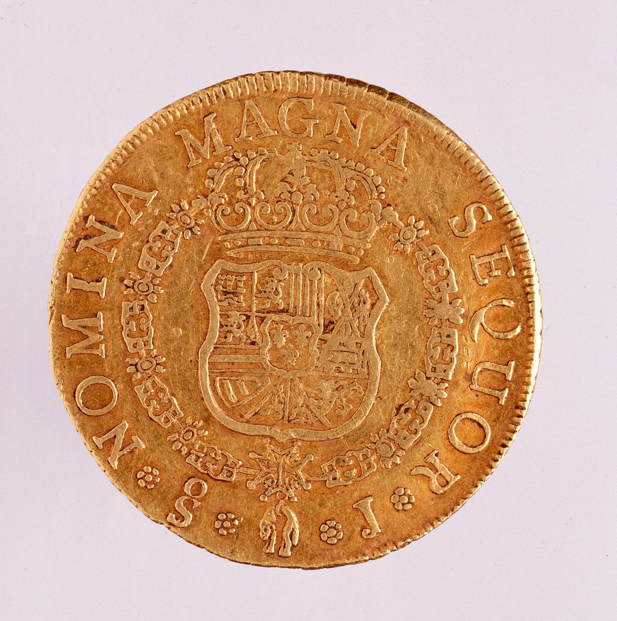 Guldmynt (8 ecu) från Spanien: Ferdinand VI:s regeringstid (1746-1759). 1759 Diameter. 3,5 cm Neapel, arkeologiskt museum av Spanish School