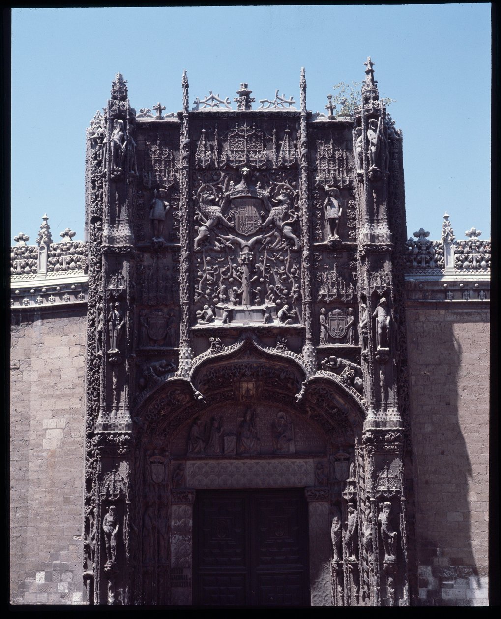 Gotisk konst Isabelin: Fasad av St. Gregory College (St. Gregory) 1488-1496 Valladolid, Spanien (Gotisk konst: Vy över Fasaden av St. Gregory College (St. Gregory) Valladolid Spanien av Spanish School