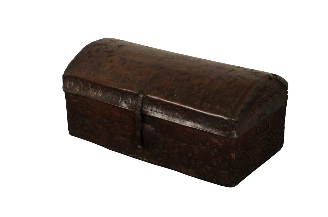 Läderklädd kupolformad kista, Spanien, ca 1700 (poppel) av Spanish School
