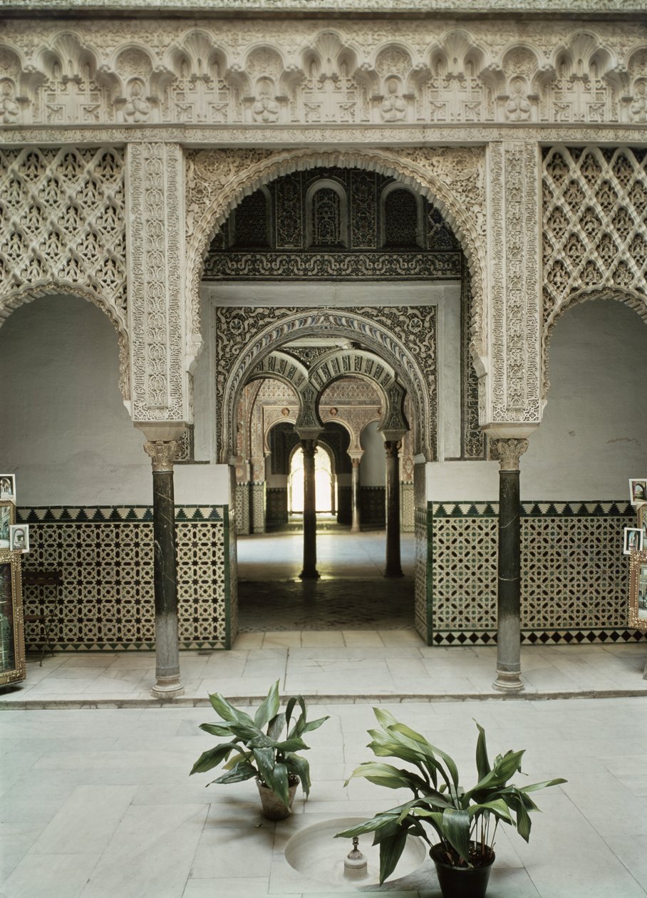 Patio de las Munecas, 1100-1300-talet av Spanish School