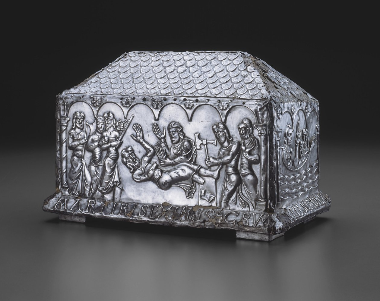 Relikvieskrin av Saints Adrian och Natalia, ca 1150 (silver & ekkärna) av Spanish School