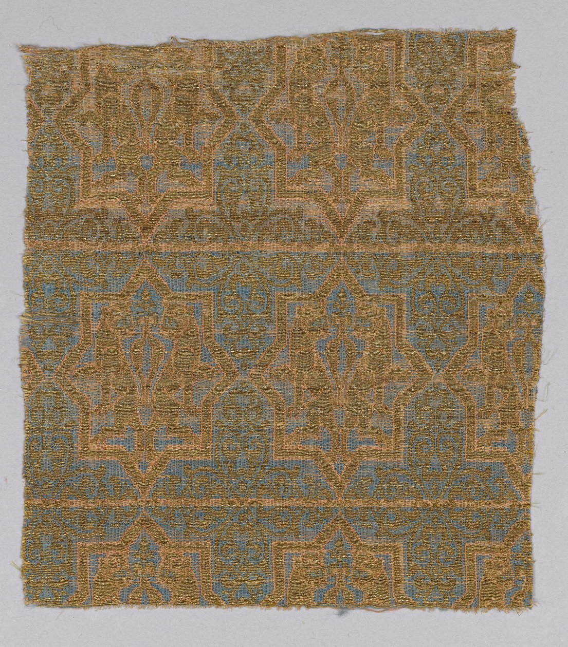 Textilfragment från Chasuble of San Valerius (silke, förgyllt djursubstrat runt en silkeskärna) av Spanish School