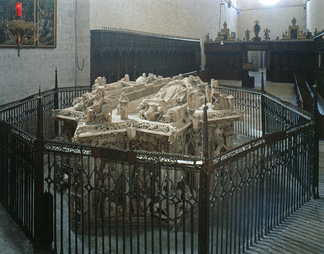 Grav av Juan II av Kastilien (1405-54) och Isabel av Portugal (marmor) av Spanish School