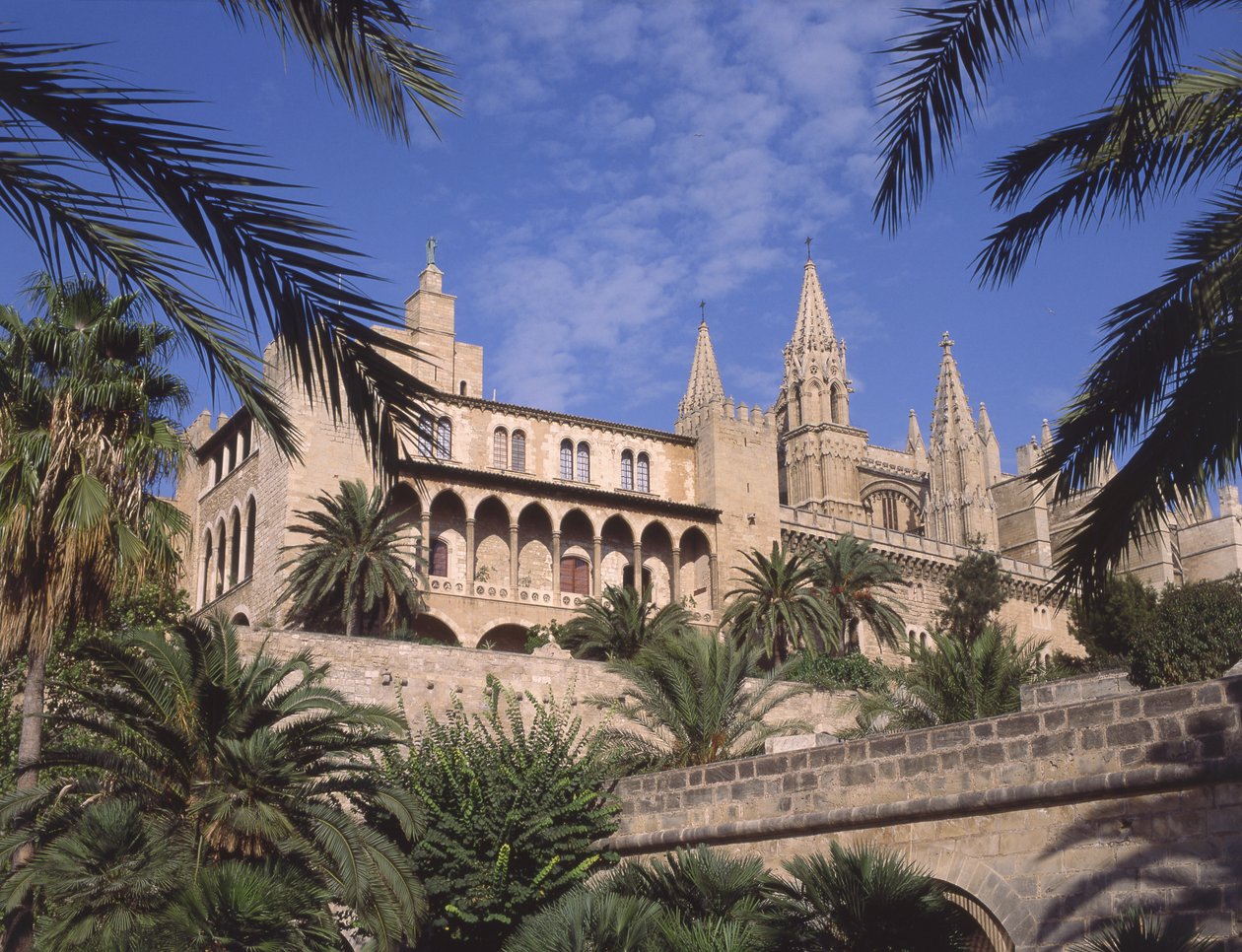 Utsikt över La Almudaina-palatset, Palma de Mallorca av Spanish School