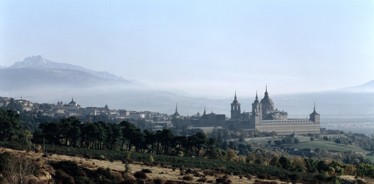 Utsikt över klostret San Lorenzo de El Escorial av Spanish School
