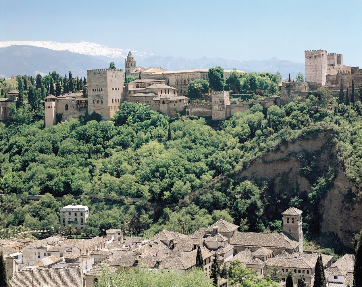 Utsikt över Alhambrapalatset från nordost, 1300-1500-talet av Spanish School