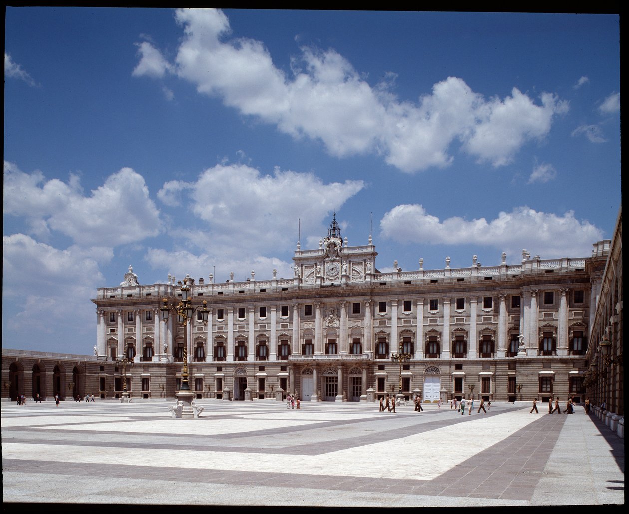 Utsikt över det kungliga palatset (1738-1755) (fotografi) av Spanish School