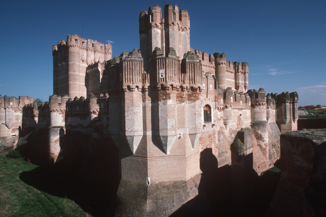 Utsikt över slottet, byggt c.1453 av Spanish School