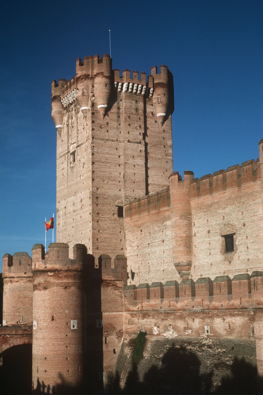 Utsikt över slottet, byggt c.1453 av Spanish School