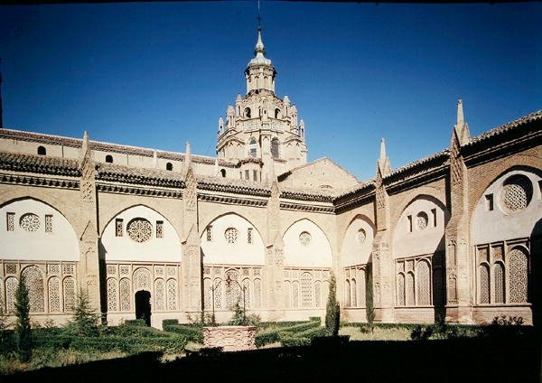 Utsikt över klostret, byggt 1504-29 av Spanish School