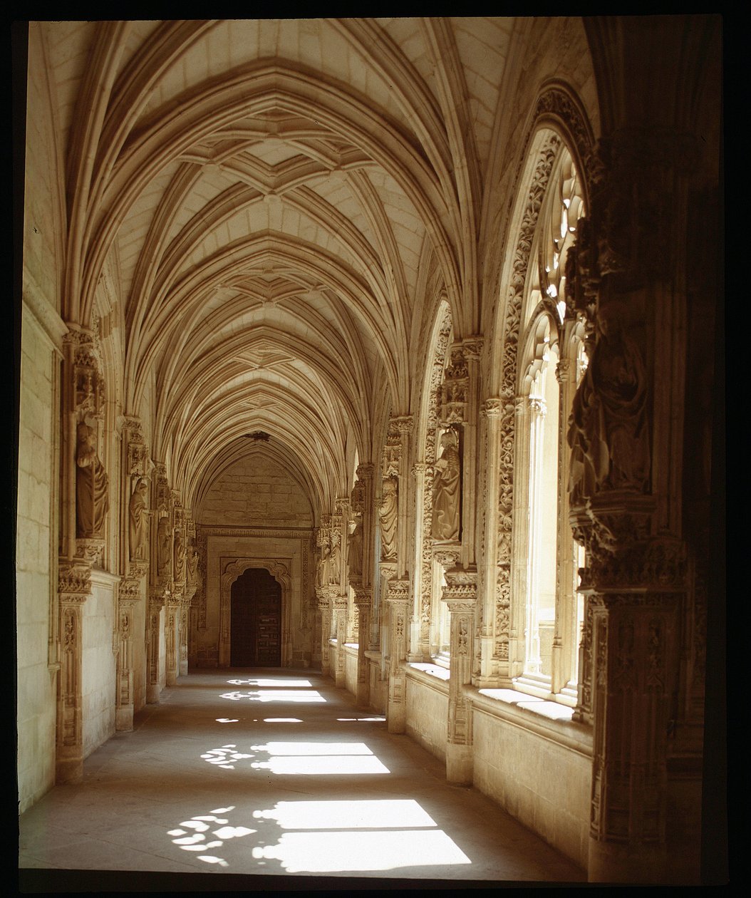 Utsikt över det nedre galleriet av klostret San Juan de Los reyes, Tolede av Spanish School
