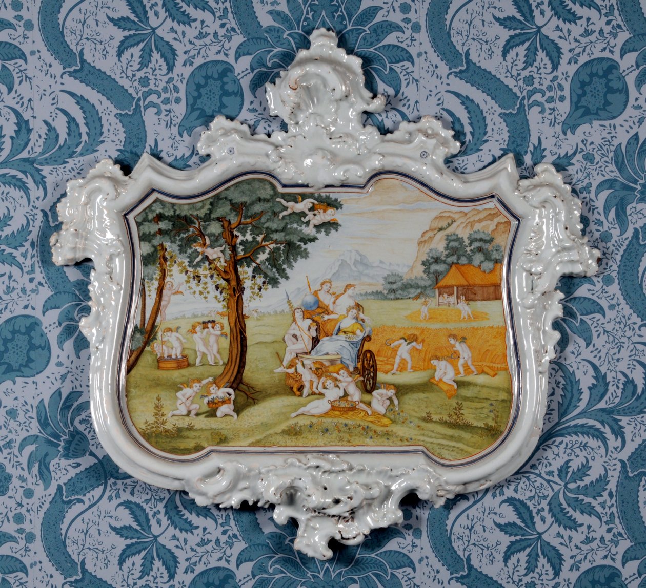 Väggplakett, Alcora Ceramic Factory, ca 1750 (tennglaserat lergods) av Spanish School