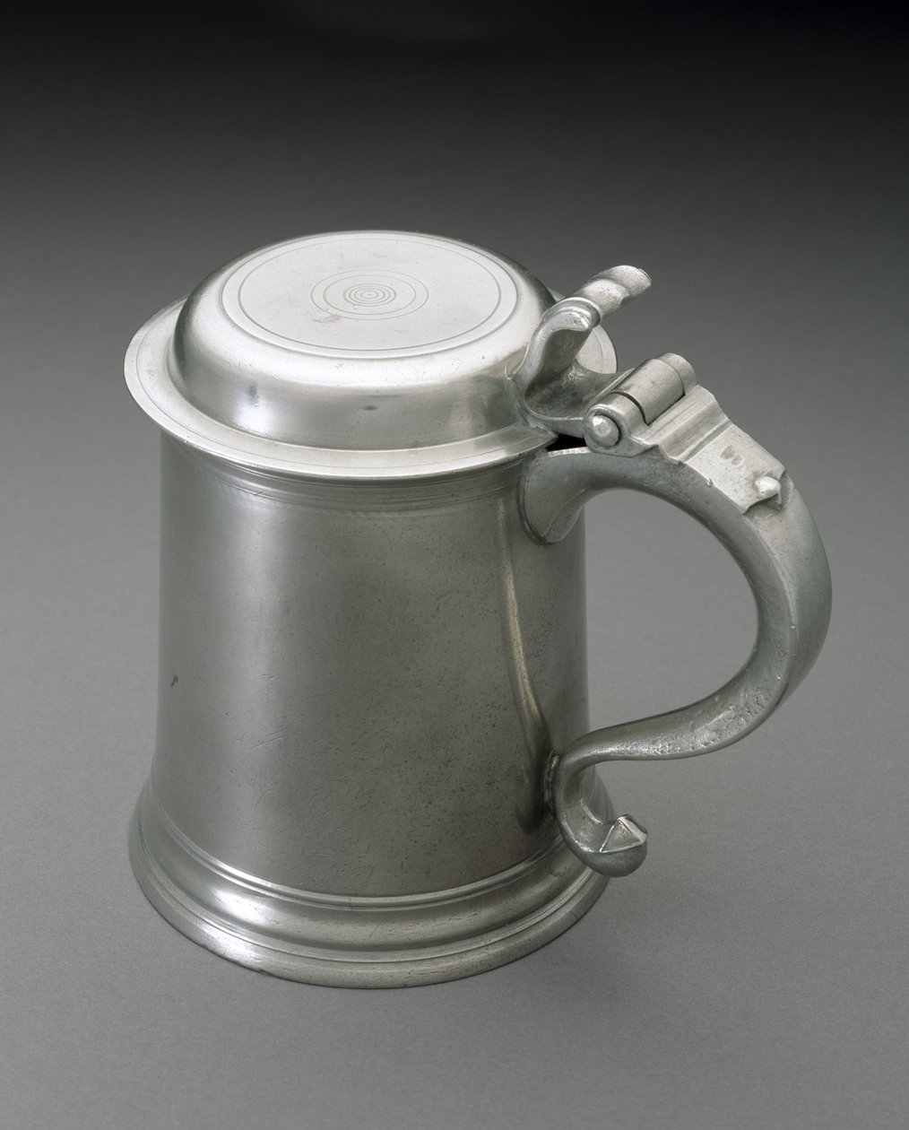 Tankard, c. 1820-1827 (tenn) av Spencer Stafford