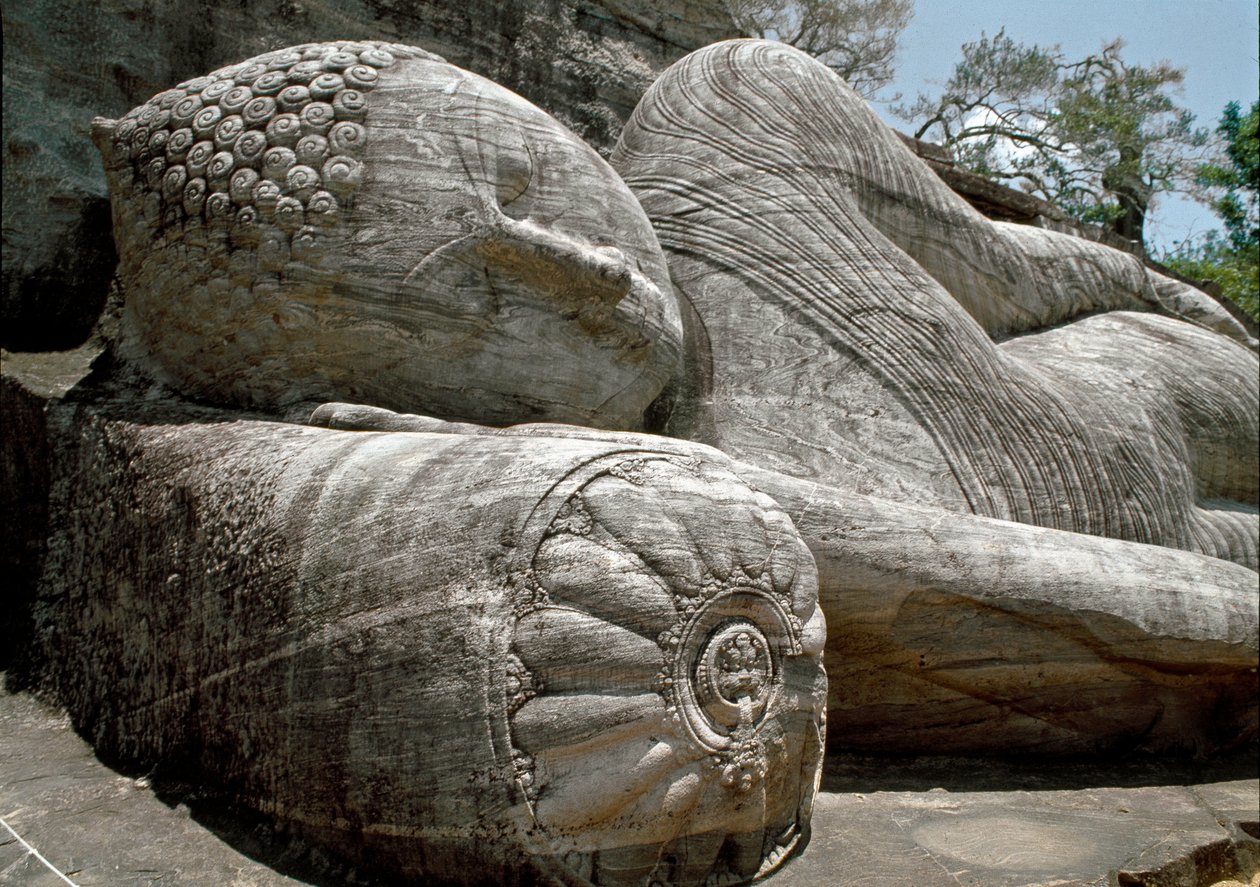 Den liggande bilden, som visar Buddhas parinirvana, skulptur, Gal Viharas tempel av Sri Lankan