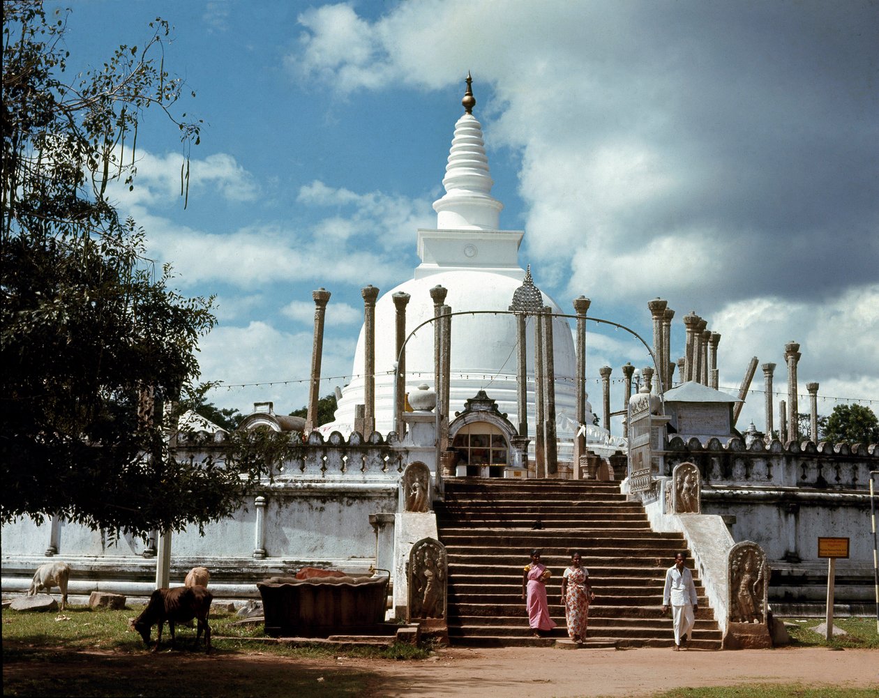 Utsikt över Thuparamaya dagoba av Sri Lankan School