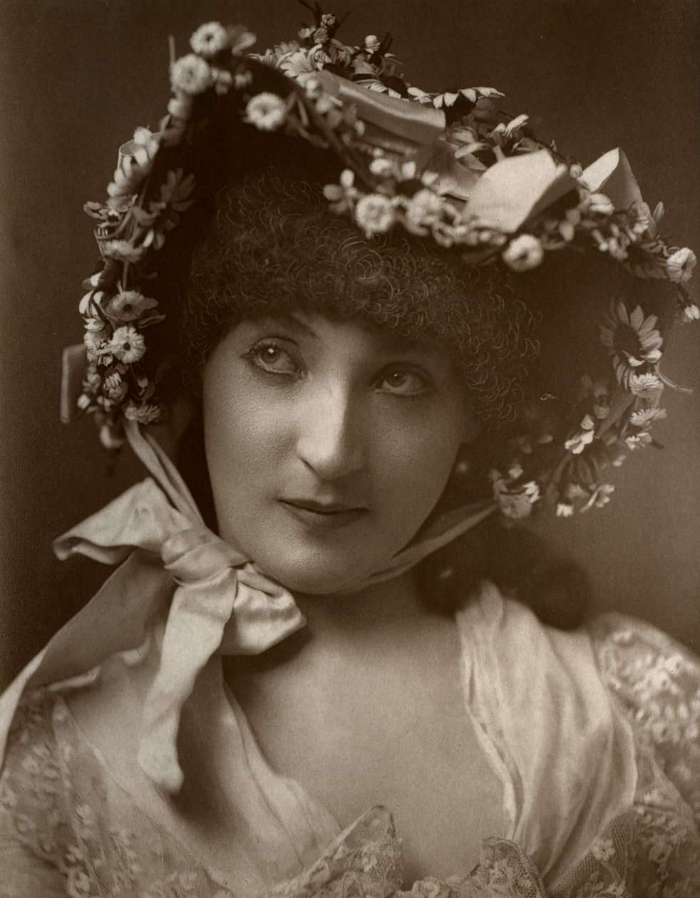 Miss Mulholland, skådespelerska, 1884 av St James