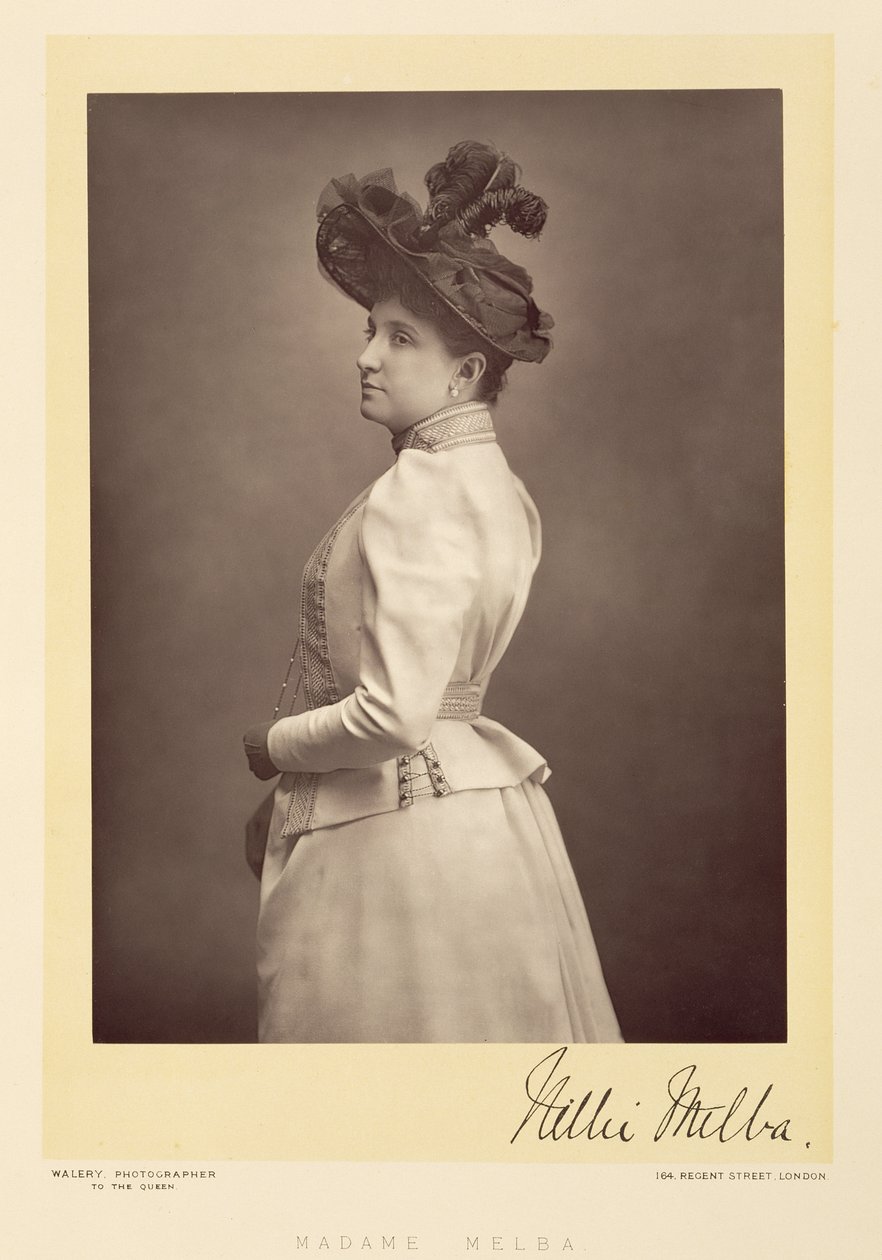 Dame Nellie Melba (1861-1931), operasopran, porträttfotografi (sepiafoto) av Stanislaus Walery