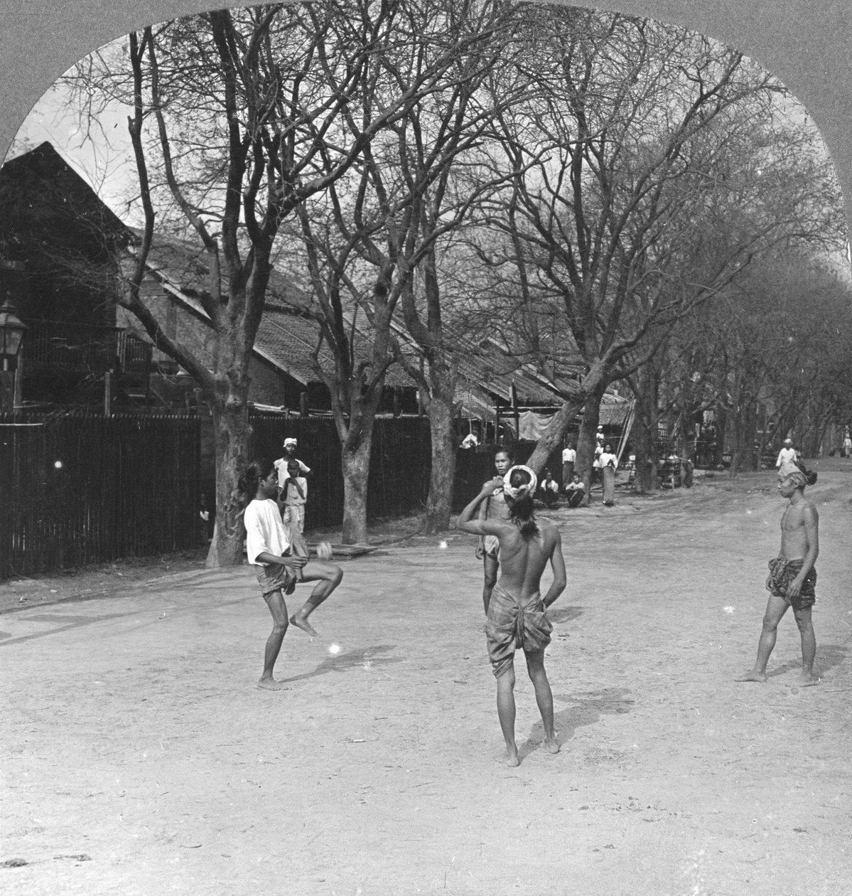 Ett inhemskt bollspel i Burma, 1908 av Stereo Travel Co