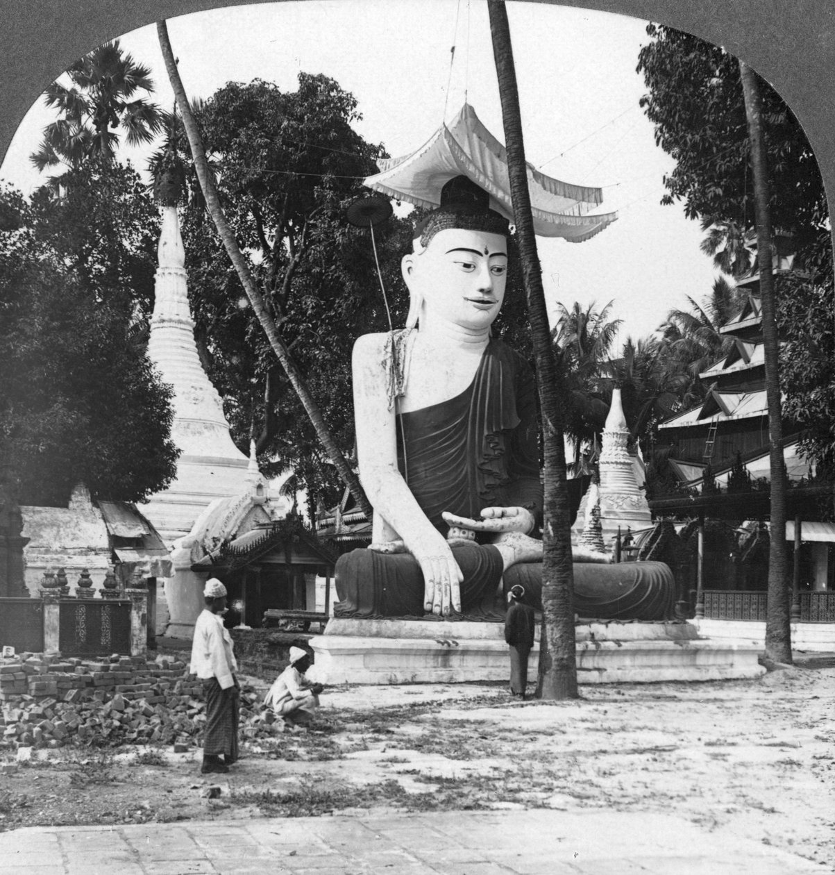Buddhastaty, Shwedagon Pagoda, Rangoon, Burma, 1908 av Stereo Travel Co