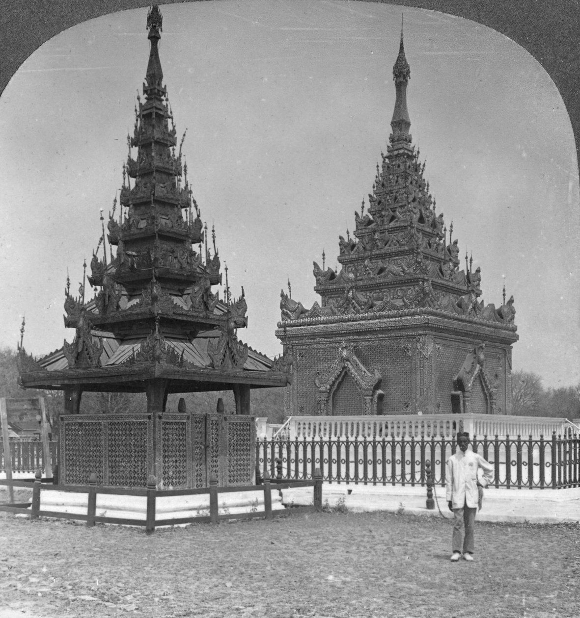 King Mindons grav, kungliga palatset, Mandalay, Burma, 1908 av Stereo Travel Co
