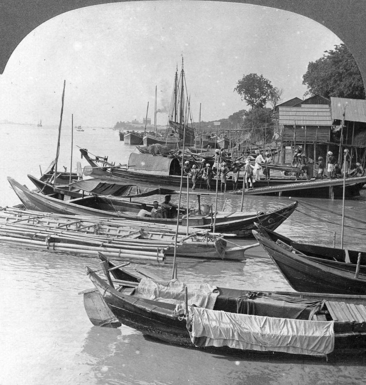 Tittar uppför Irrawaddyfloden, Rangoon, Burma, 1908 av Stereo Travel Co