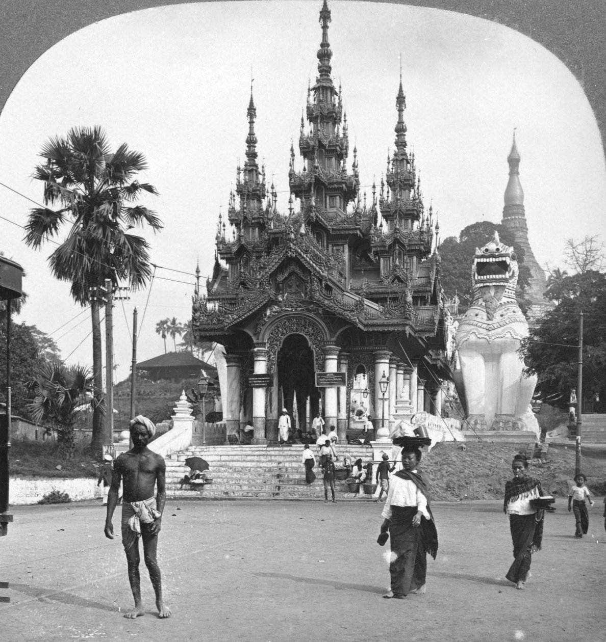 Huvudentrén, Shwedagon Pagoda, Rangoon, Burma, 1908 av Stereo Travel Co