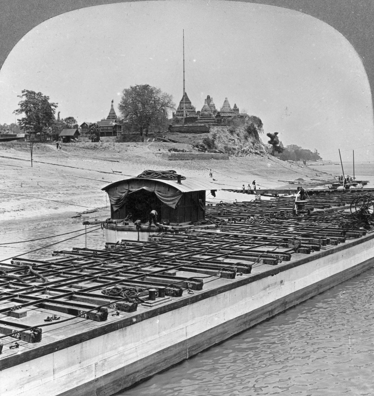 Utsikt över Sagaing från Irrawaddyfloden, Burma, 1908 av Stereo Travel Co