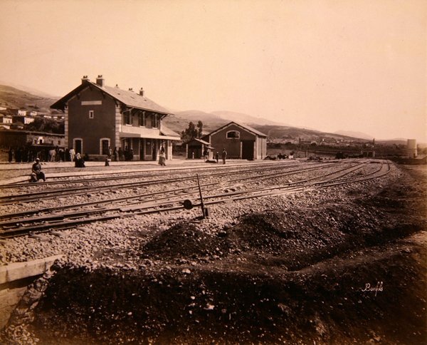 Stationshus vid Mallakah-Zahleh på järnvägslinjen Beirut till Damaskus (foto) av Studio Bonfils