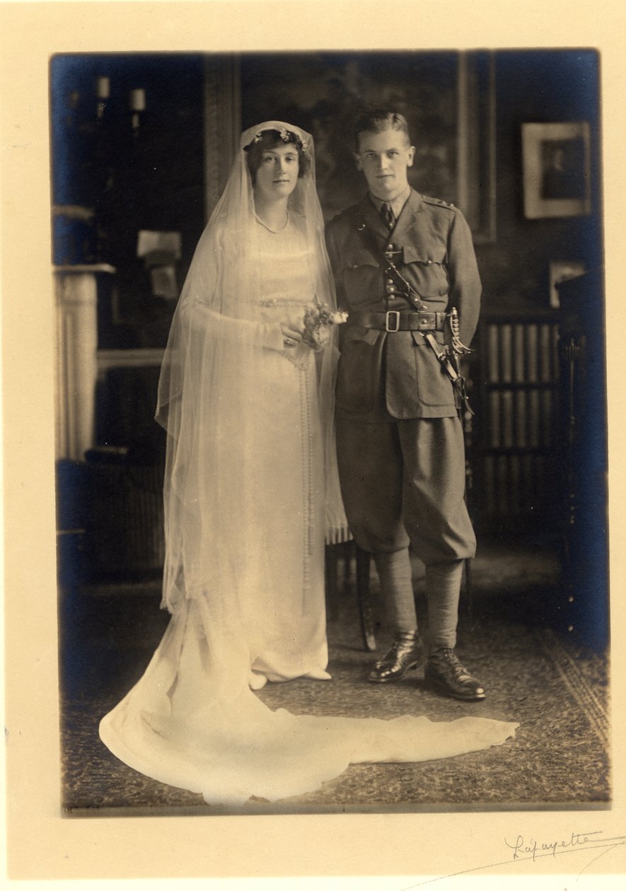 Bröllop av Lady Blanche Cavendish och överste Ivan Murray Cobbold, Guards Chapel, Lansdowne House, 21 april 1919 (s/v foto) av Studio Lafayette