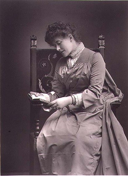 Ellen Terry (1847-1928) porträttfotografi, mitten av 1880-talet (s/v foto) av Studio Walery