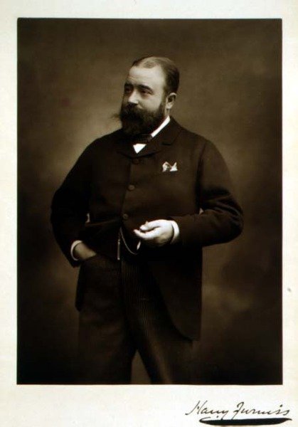 Harry Furniss (1854-1925), illustratör och karikatyrtecknare, porträttfotografi (s/v foto) av Studio Walery