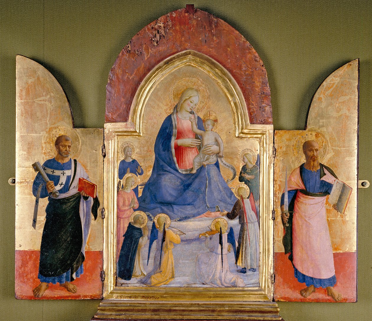 Jungfru och barn med änglar och dominikanska helgonet, St Peter vänster, St Paul höger, 1400-talet av Studio of Fra Angelico