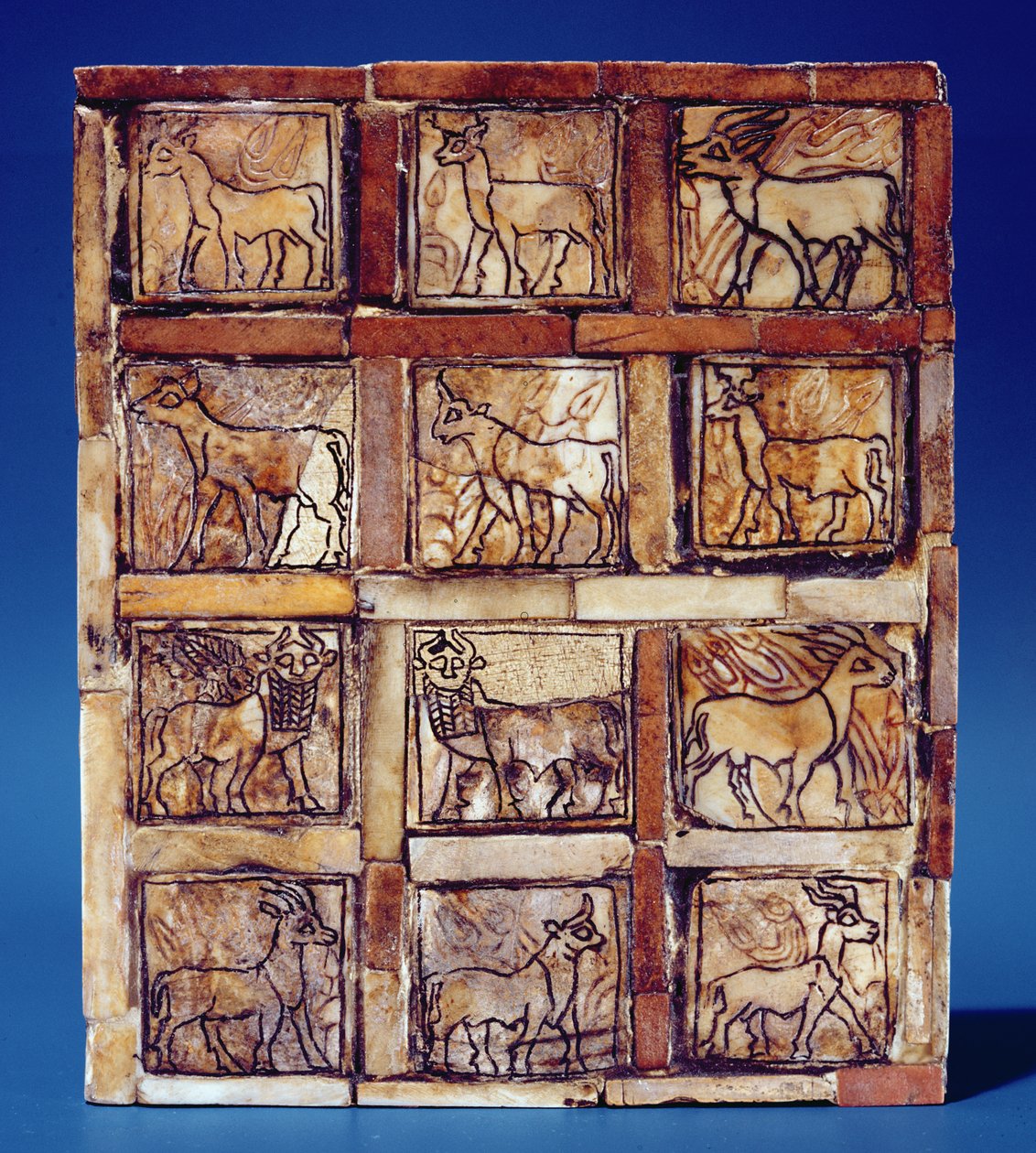 Spelbräda föreställande fält- och skogens djur, från Irak, ca 2500 f.Kr. (trä) av Sumerian