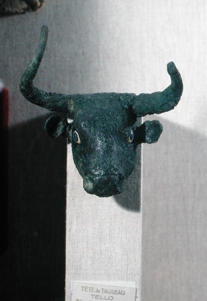 Huvud av en tjur, med kunglig sumerisk inskription, fäste för en möbel eller för en harpa, från Telloh (gamla Girsu) tidig dynastiska period, c.2500-2400 f.Kr. (koppar) (se även 65105) av Sumerian