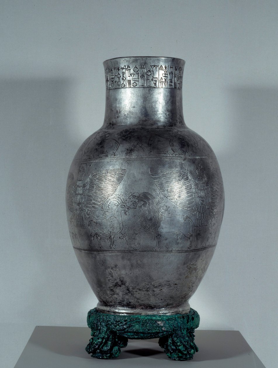 Mesopotamien: Entemena vas i gravsilver med motiv och kilskrift (brorson och andre efterträdare till Eannatum). Sommarperiod (2900-2200 f.Kr.). 2400 f.Kr. Sön 0,35x0,18 m Paris, Louvren av Sumerian Mesopotamian School
