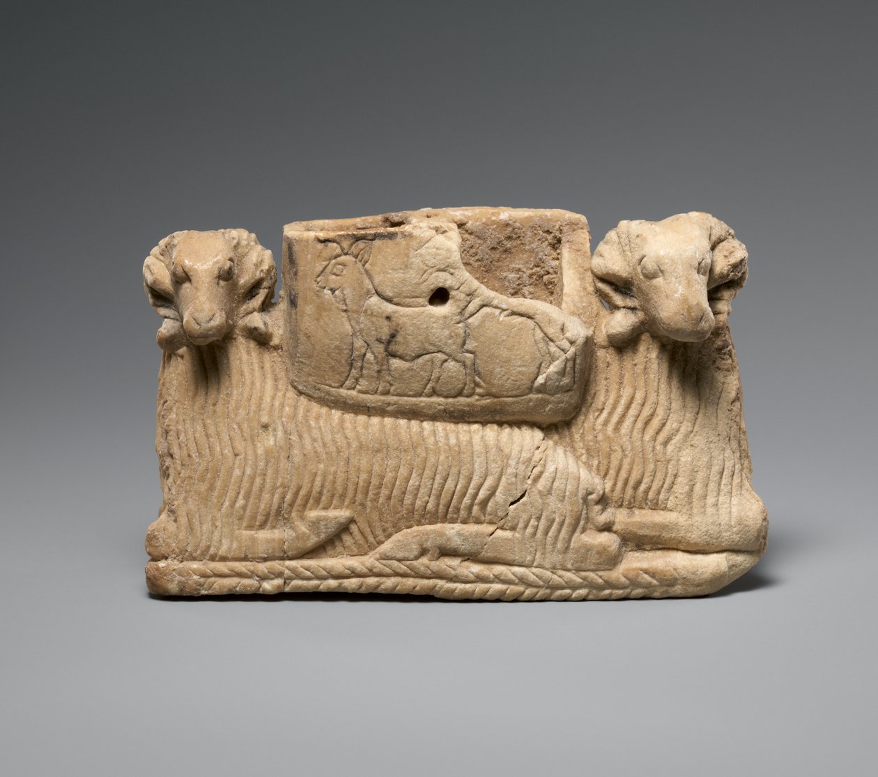 Fartyg som stöds av två kolvar, c. 2600–2500 f.Kr. (gipsalabaster) av Sumerian Sumerian