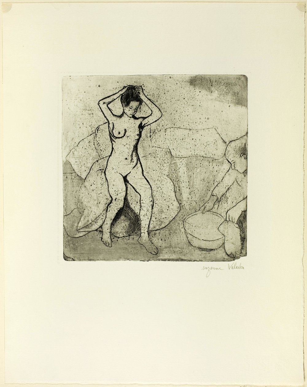 Catherine förbereder badet och Louise, naken, fixar sitt hår av Suzanne Valadon
