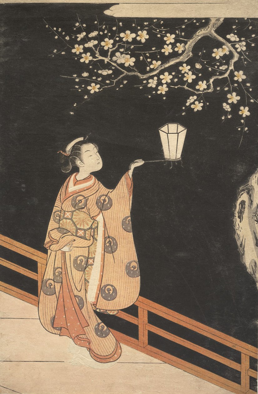Kvinna som beundrar plommonblomningar på natten. av Suzuki Harunobu