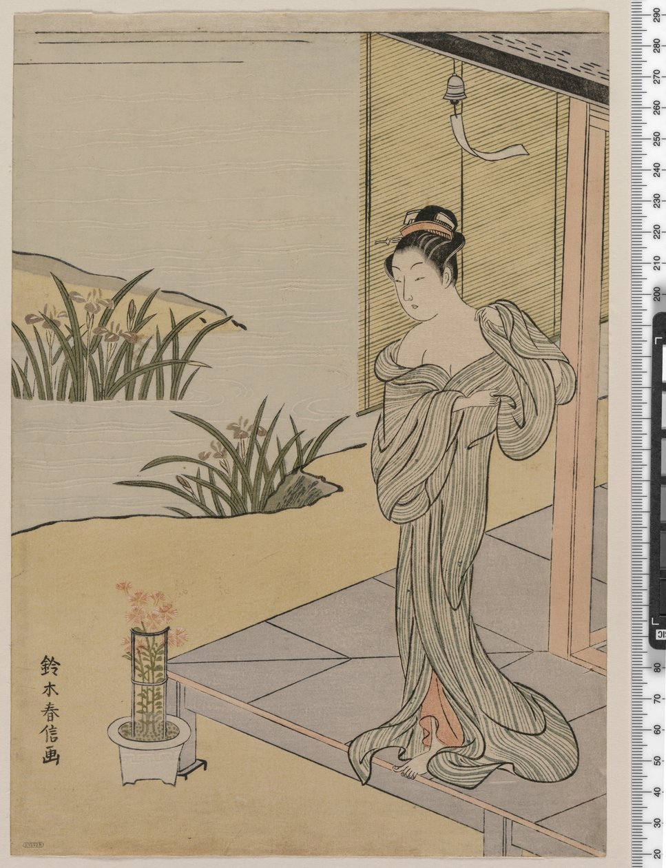 Ung kvinna tittar på en kruka med rosa färger, c.1767 av Suzuki Harunobu
