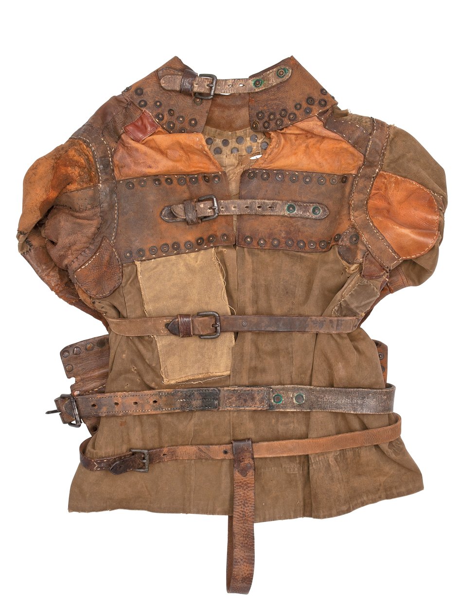 Tvångströja ägd av Harry Houdini, ca 1915 (khaki canvas, läder & metallnitar) av Swanfeldt Tent and Awning Co.