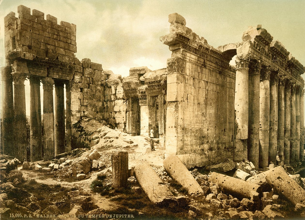 Bacchus tempel, Baalbek, ca 1880-1900 (fotokrom) av Swiss Photographer