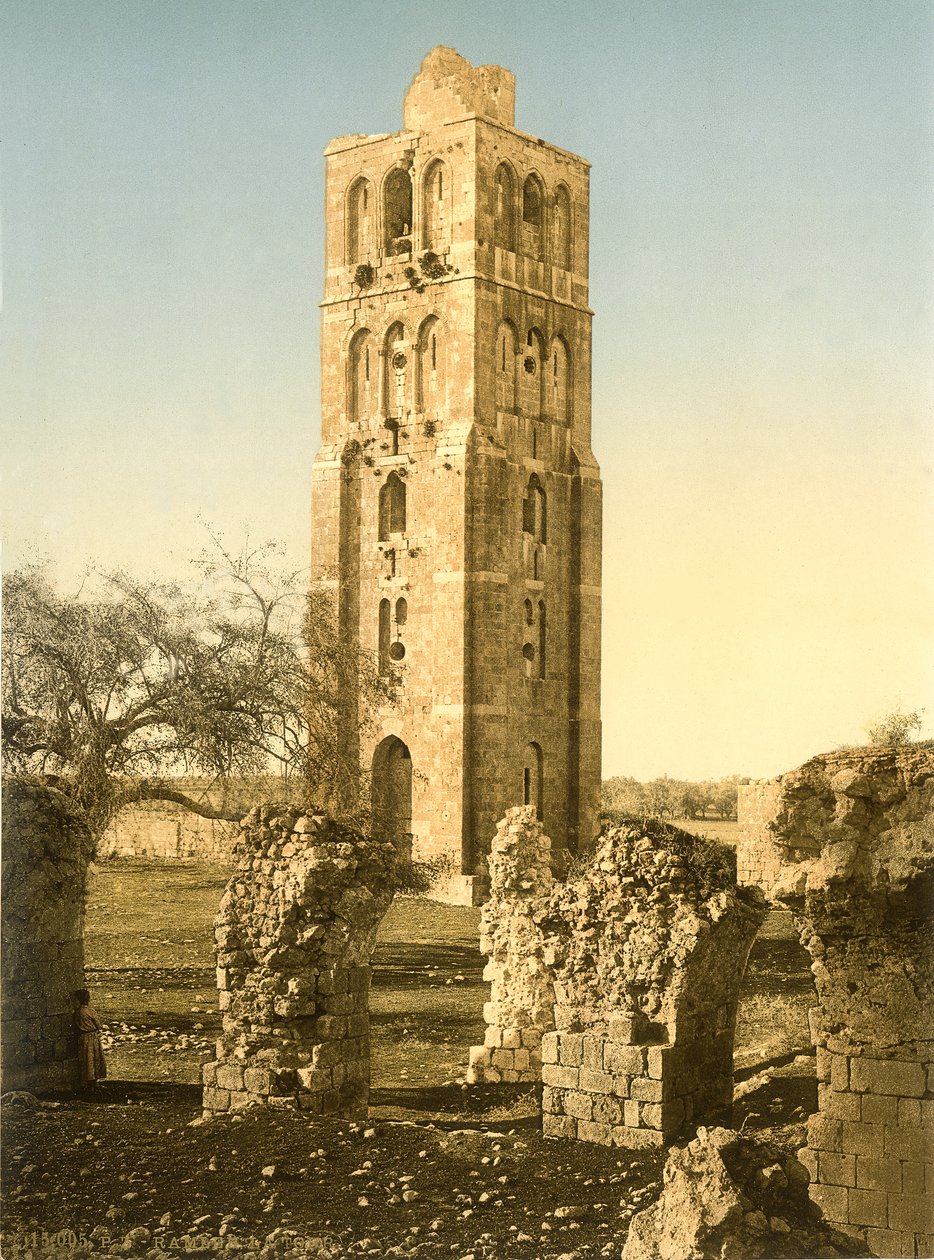 Tornet i moskén i Ramleh med ruinerade valv i förgrunden, ca 1880-1900 (fotokrom) av Swiss Photographer
